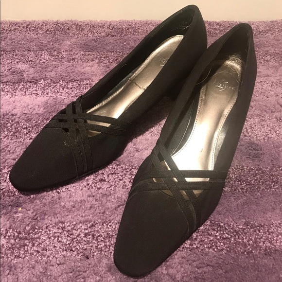 Black Slip On Dress Pumps Size 11M. - Picture 1 of 3